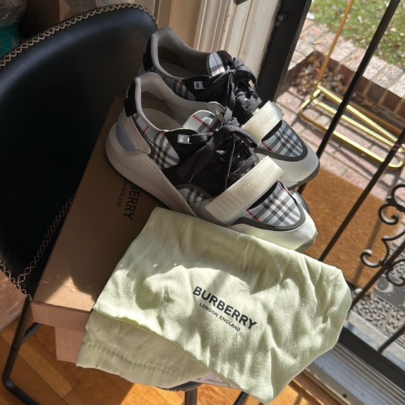 BURBERRY size UK 8  size EUR 42 - Picture 1 of 14